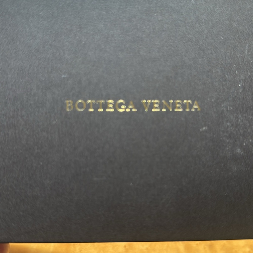 Bottega Veneta sunglasses case & box
Deep brown color - Picture 8 of 10